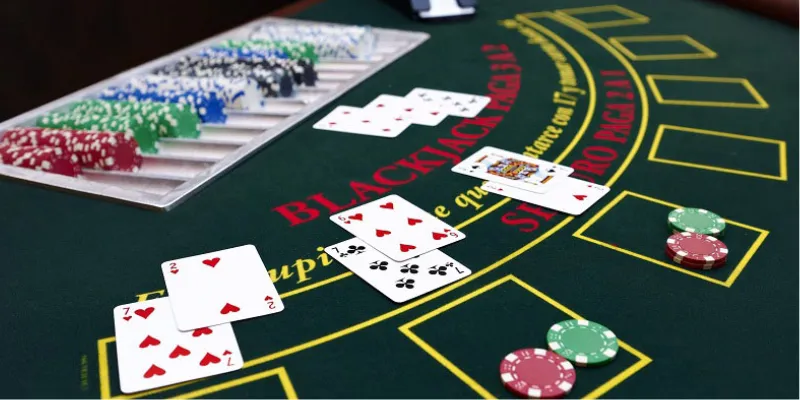 Học hỏi cách chơi Blackjack từ những người chơi lão luyện